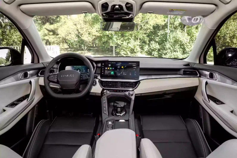 Lynk & Co 06
