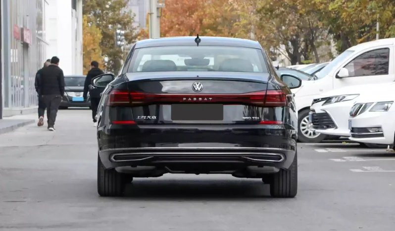 
								Volkswagen Passat full									